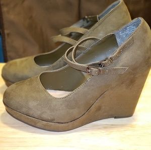 Platform shoes